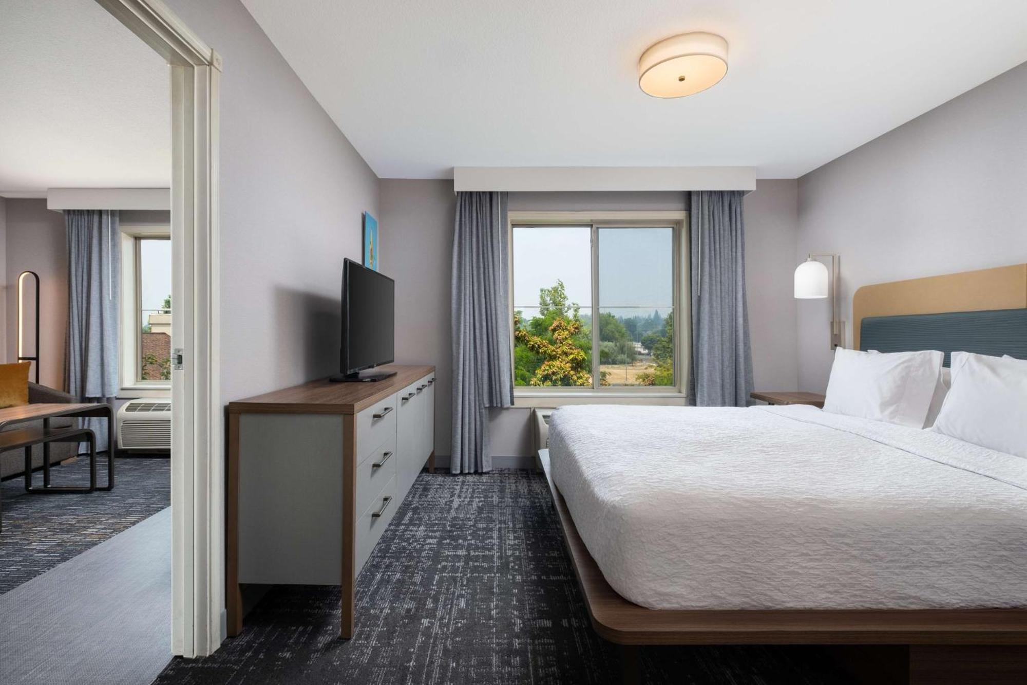โฮมวู้ด สวีท บาย ฮิลตัน เมดฟอร์ด Hotel ภายนอก รูปภาพ